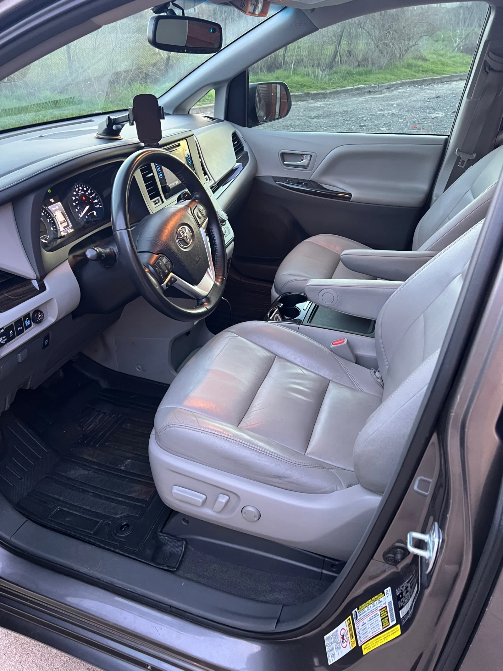 Toyota Sienna XLE, снимка 5 - Автомобили и джипове - 53761940