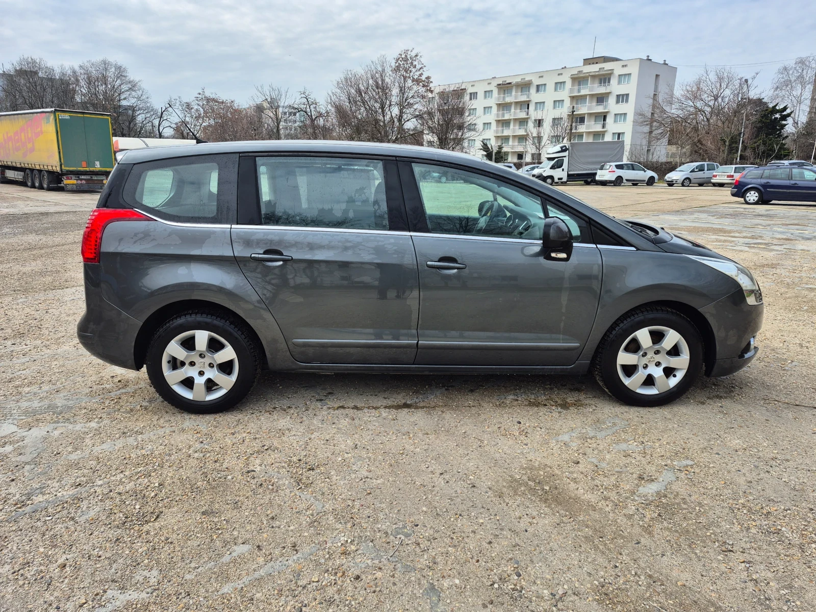 Peugeot 5008 1.6 HDI 110 КС, снимка 4 - Автомобили и джипове - 53957026