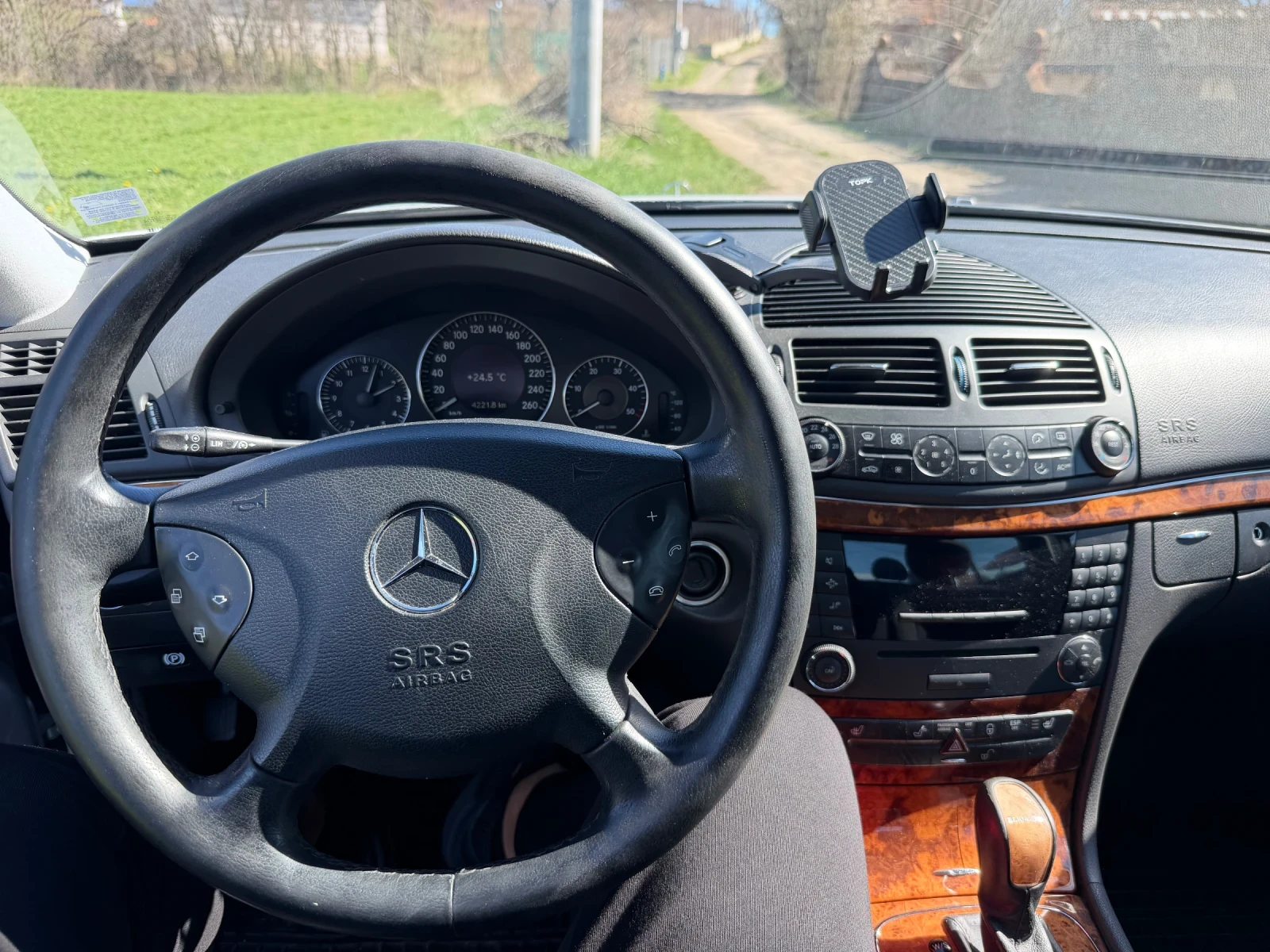 Mercedes-Benz E 220 Elegance, снимка 7 - Автомобили и джипове - 54114409