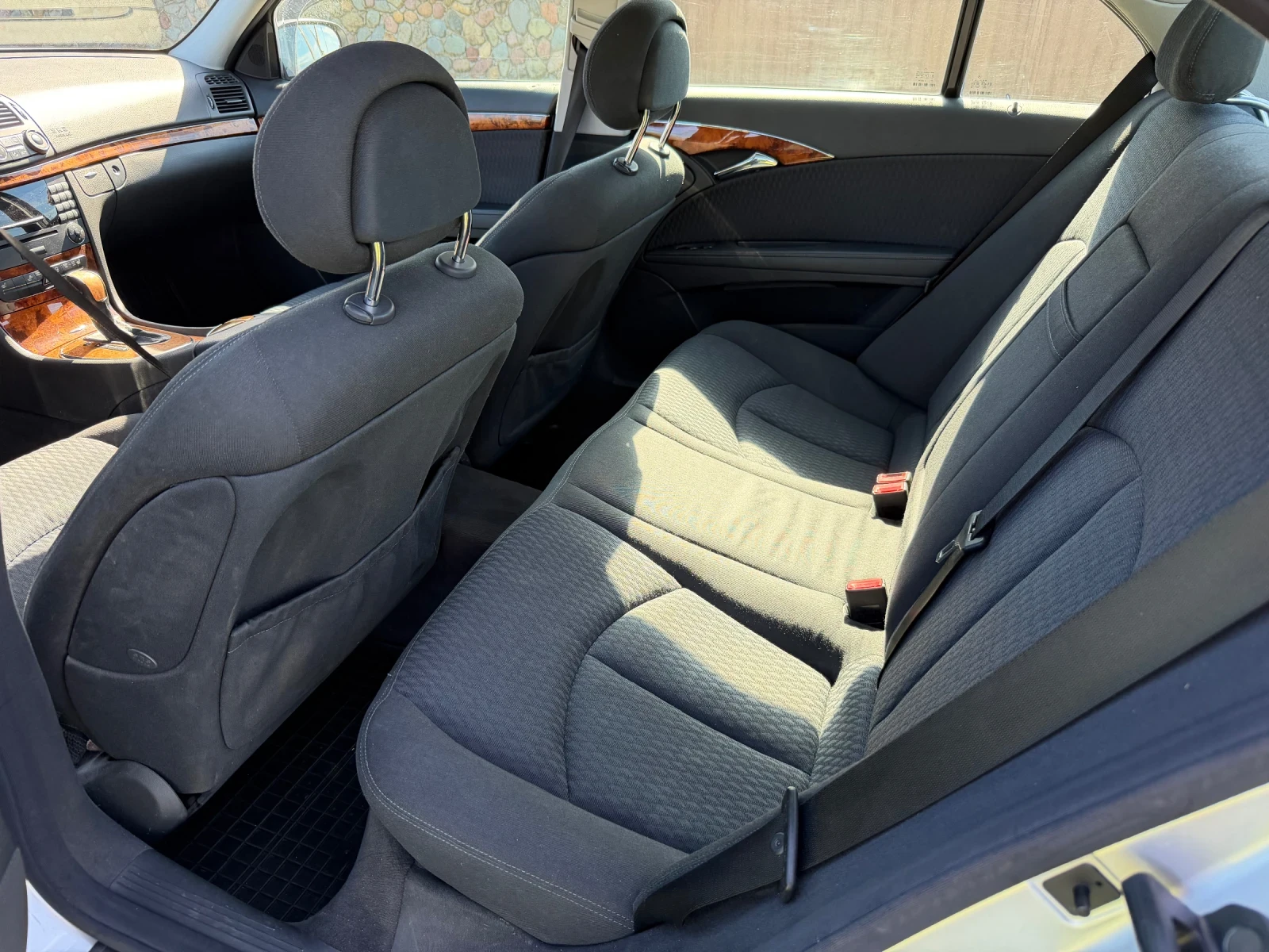 Mercedes-Benz E 220 Elegance, снимка 10 - Автомобили и джипове - 54114409