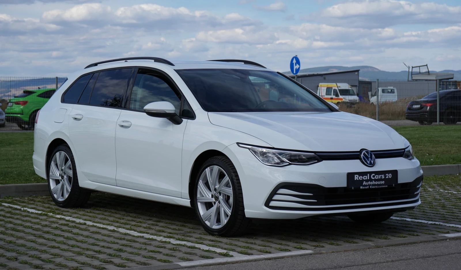 VW Golf Variant 1.5 eTSI * CAMERA* 18"* CAPRLAY* , снимка 3 - Автомобили и джипове - 56213126