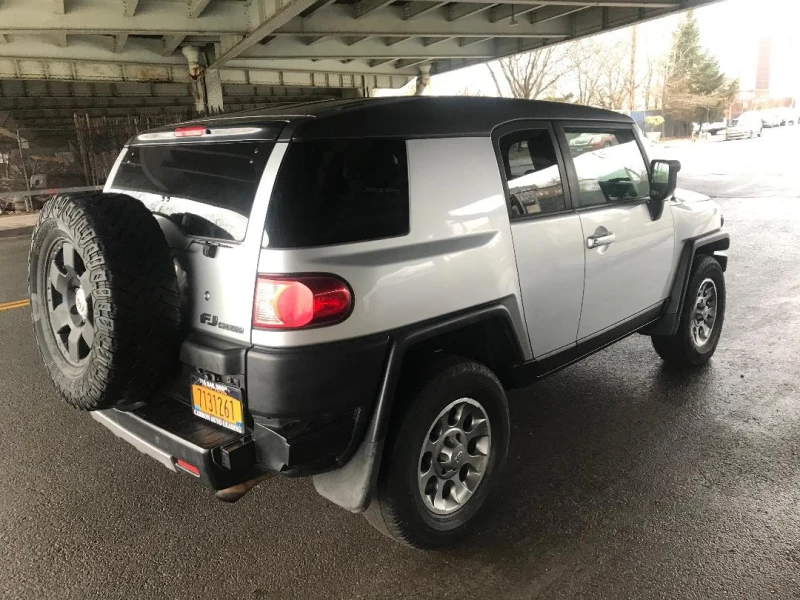 Toyota Fj cruiser Крайна Цена 33500лв до София, снимка 5 - Автомобили и джипове - 48620343