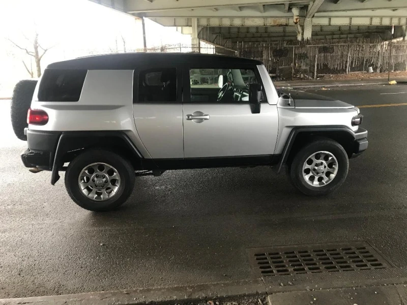 Toyota Fj cruiser Крайна Цена 33500лв до София, снимка 3 - Автомобили и джипове - 48620343