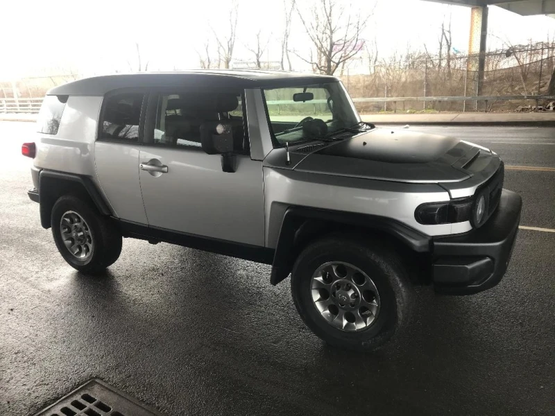 Toyota Fj cruiser Крайна Цена 33500лв до София, снимка 2 - Автомобили и джипове - 48620343