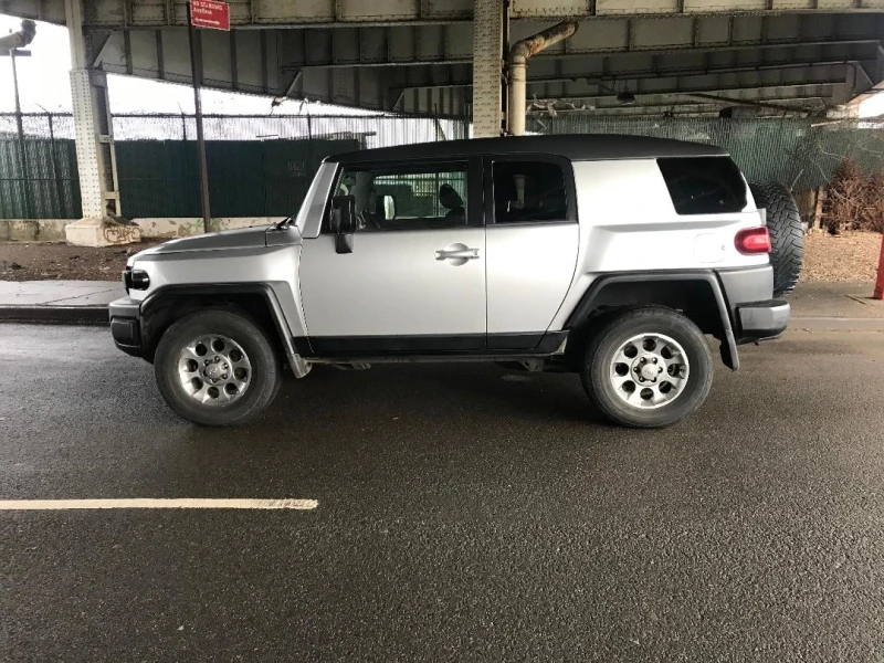 Toyota Fj cruiser Крайна Цена 33500лв до София, снимка 4 - Автомобили и джипове - 48620343