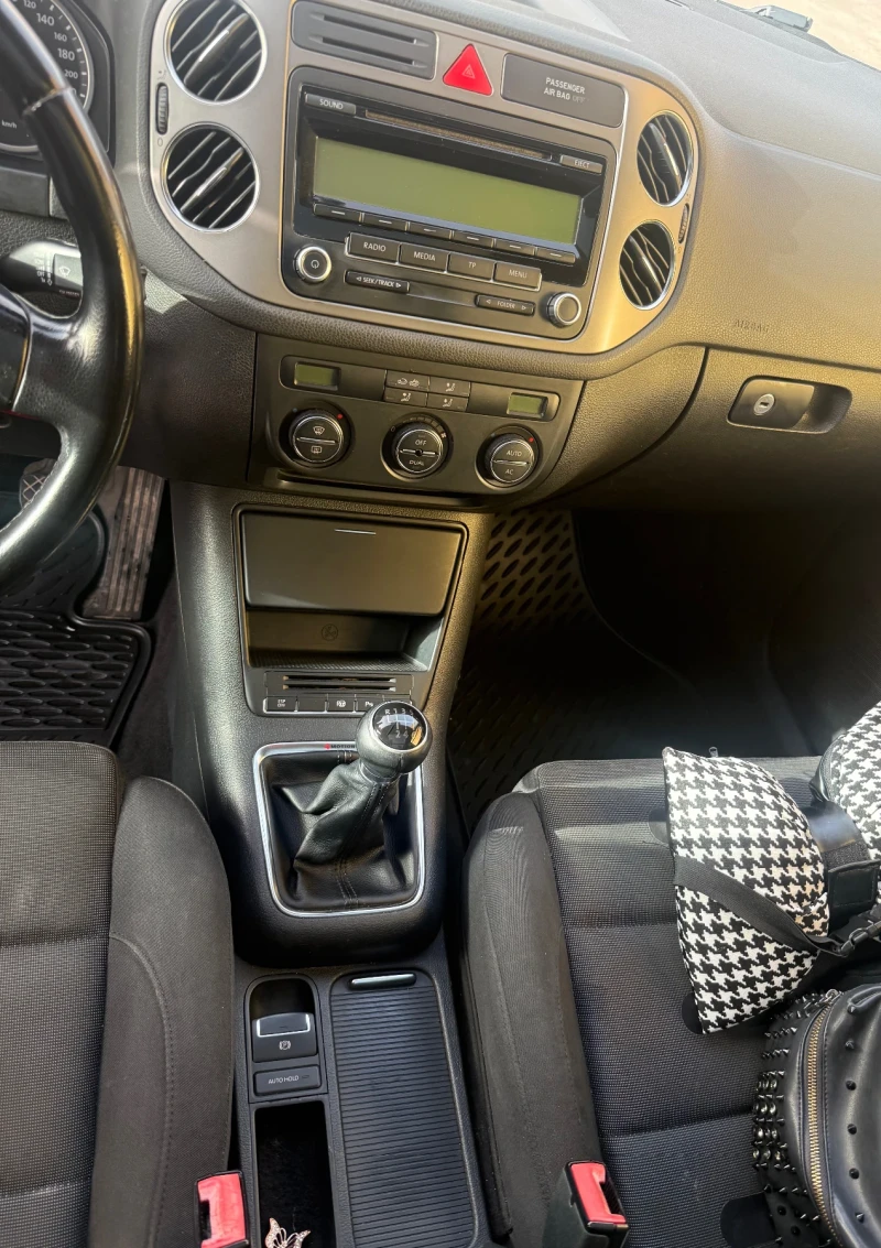 VW Tiguan, снимка 6 - Автомобили и джипове - 52592294