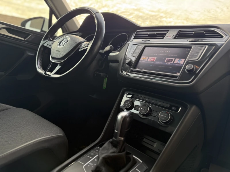 VW Tiguan 6 МЕСЕЦА ГАРАНЦИЯ/2.0TDI 140к.с. Автоматик, снимка 16 - Автомобили и джипове - 52733145