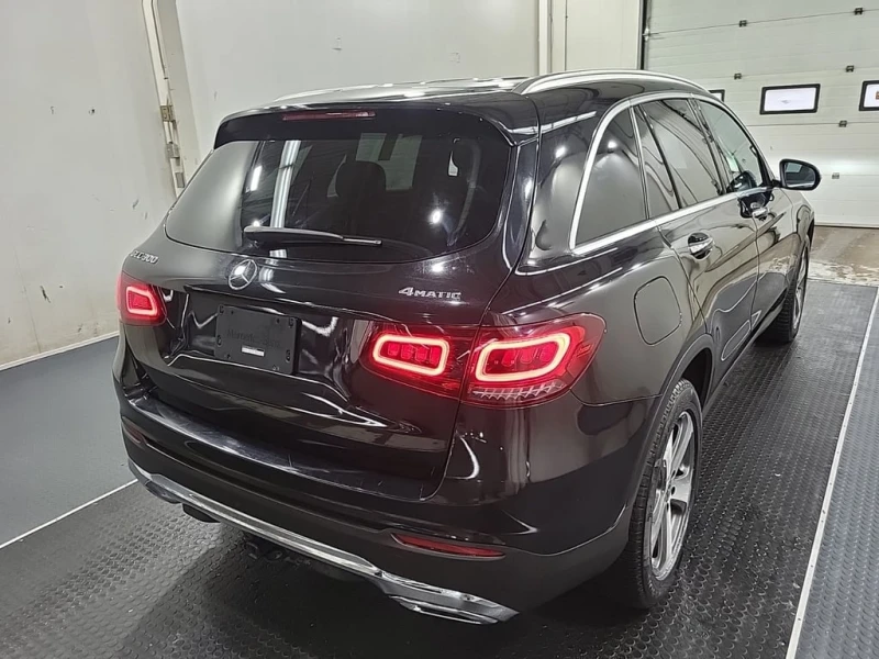 Mercedes-Benz GLC 300 2022 * CARFAX * БЕЗ ПЪРВОНАЧАЛНА ВНОСКА, снимка 4 - Автомобили и джипове - 52951130