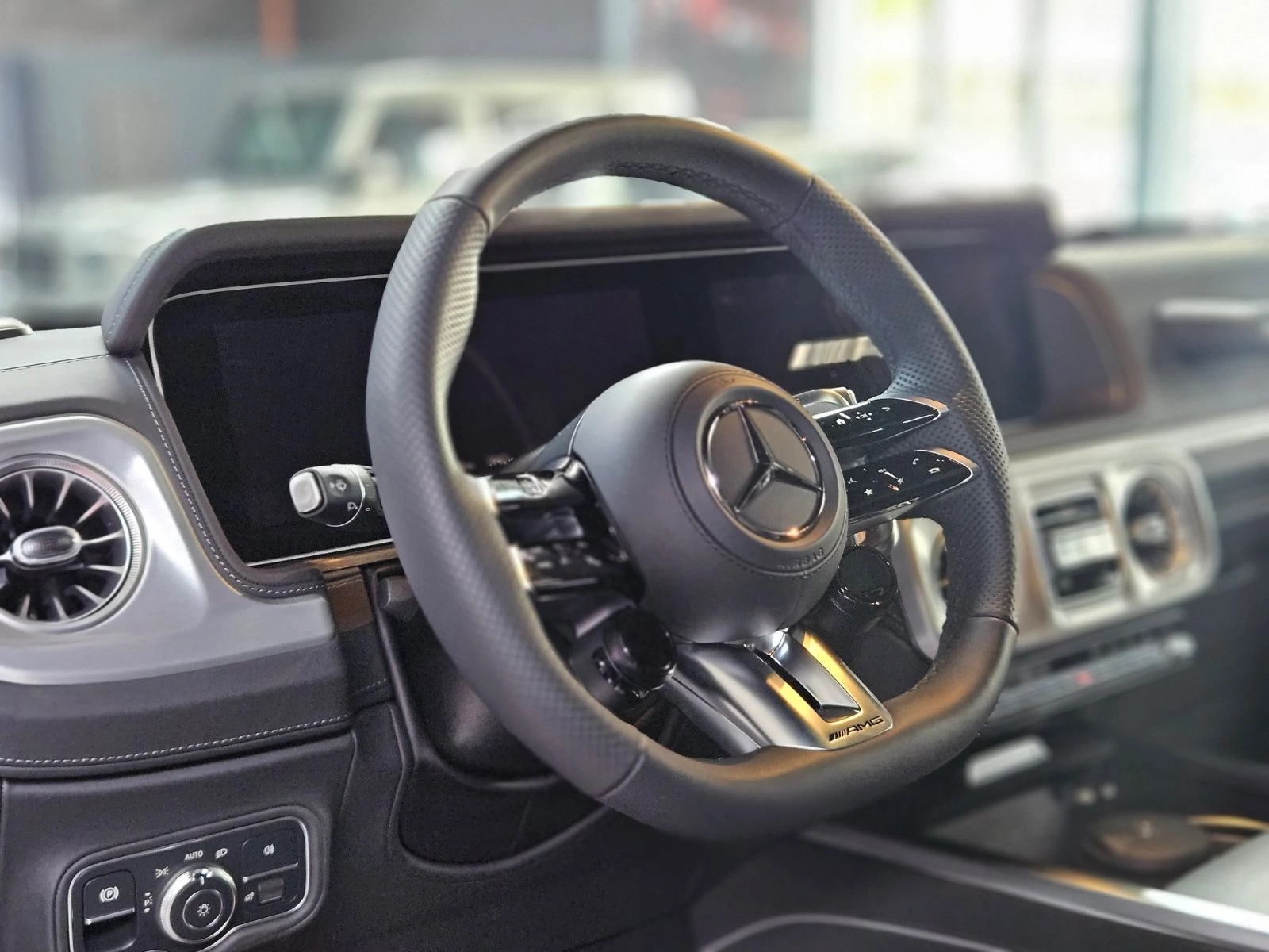 Mercedes-Benz G 63 AMG /FACELIFT/NIGHT/SUPERIOR/MANUFAKTUR/BURM/KEYLESS/  - изображение 10