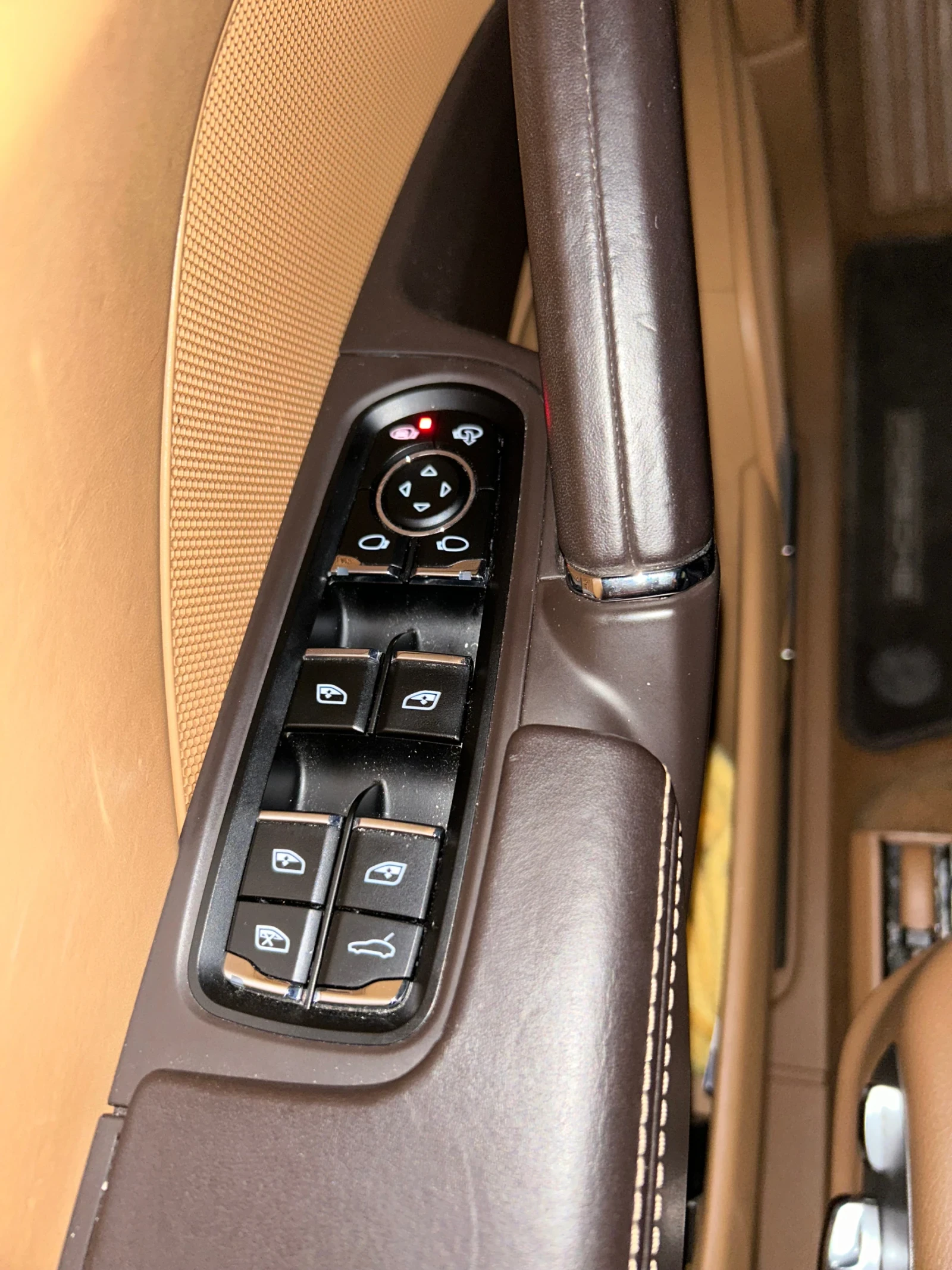 Porsche Cayenne  - изображение 8