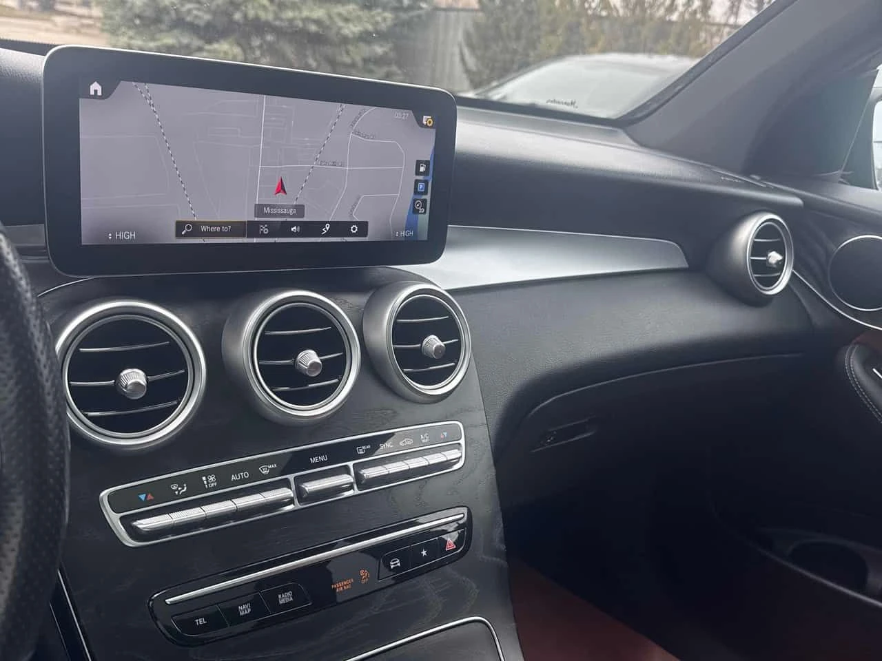 Mercedes-Benz GLC 300 4MATIC * FULL AMG PACK* DIGITAL* ПАНОРАМА* , снимка 14 - Автомобили и джипове - 53984827