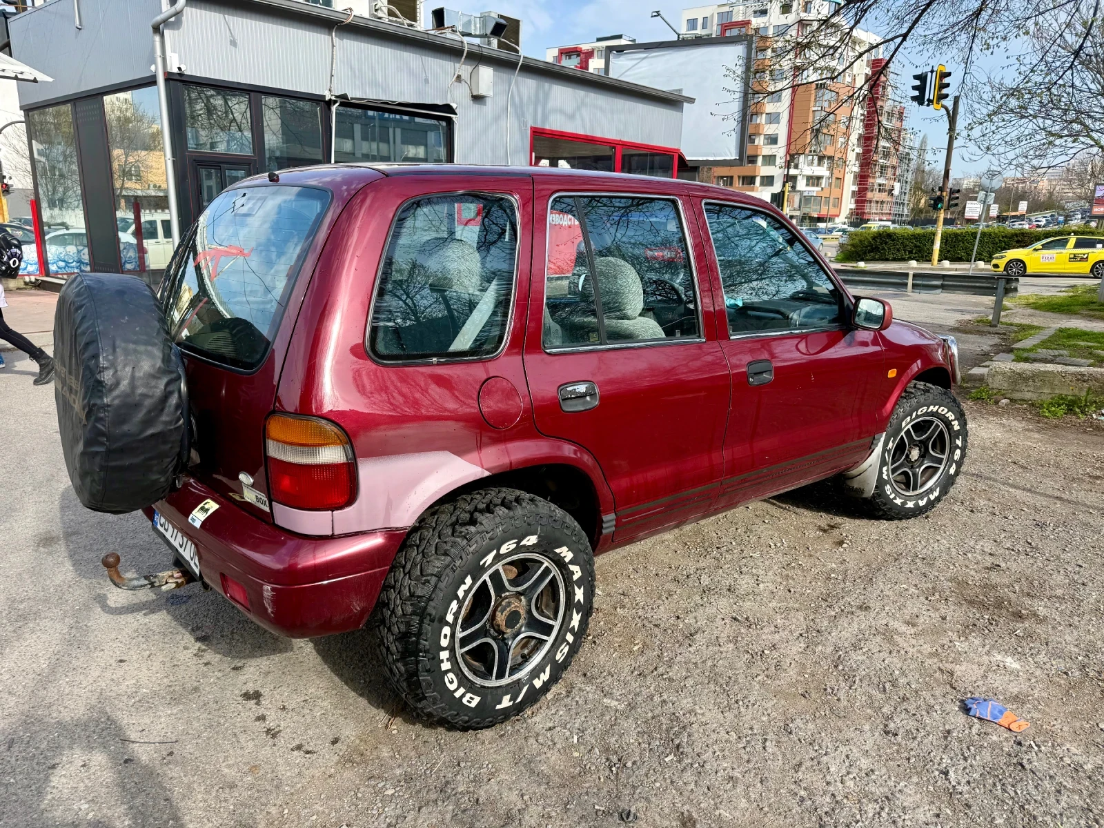 Kia Sportage 2.0i 4x4, снимка 8 - Автомобили и джипове - 54196065