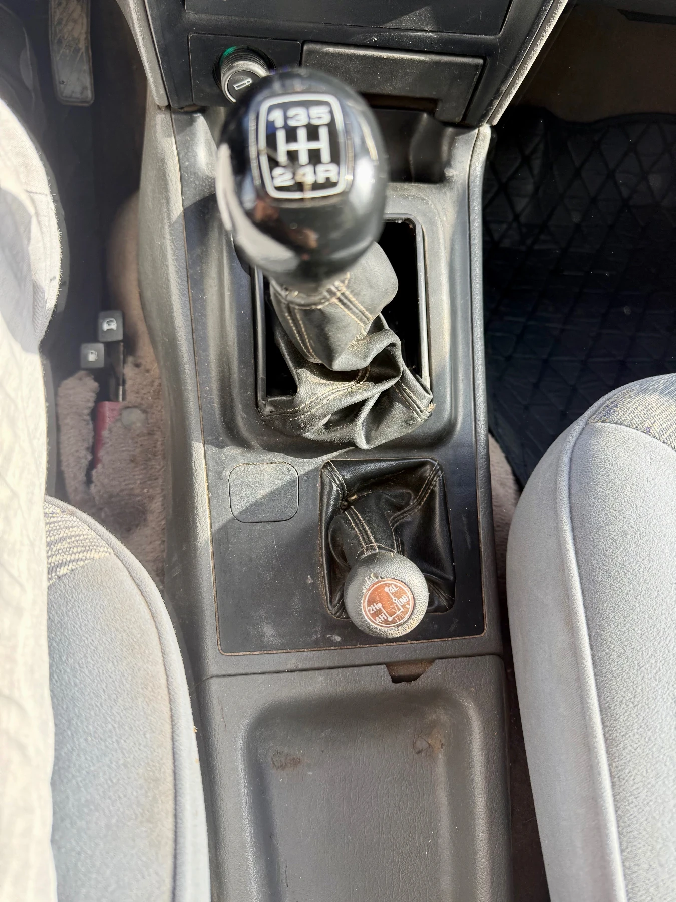 Kia Sportage 2.0i 4x4, снимка 11 - Автомобили и джипове - 54196065