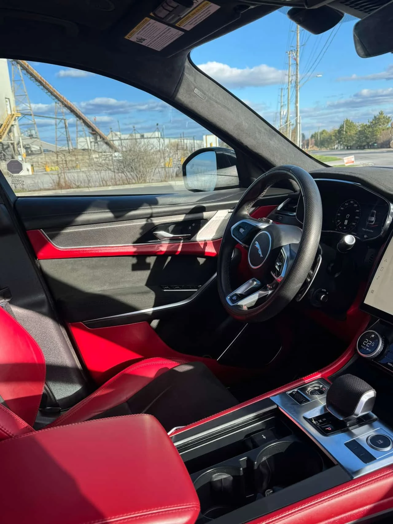 Jaguar F-PACE * SVR * 2 КЛЮЧА* PANO* KEYLESS* ПОДГРЕВ* , снимка 5 - Автомобили и джипове - 54413614