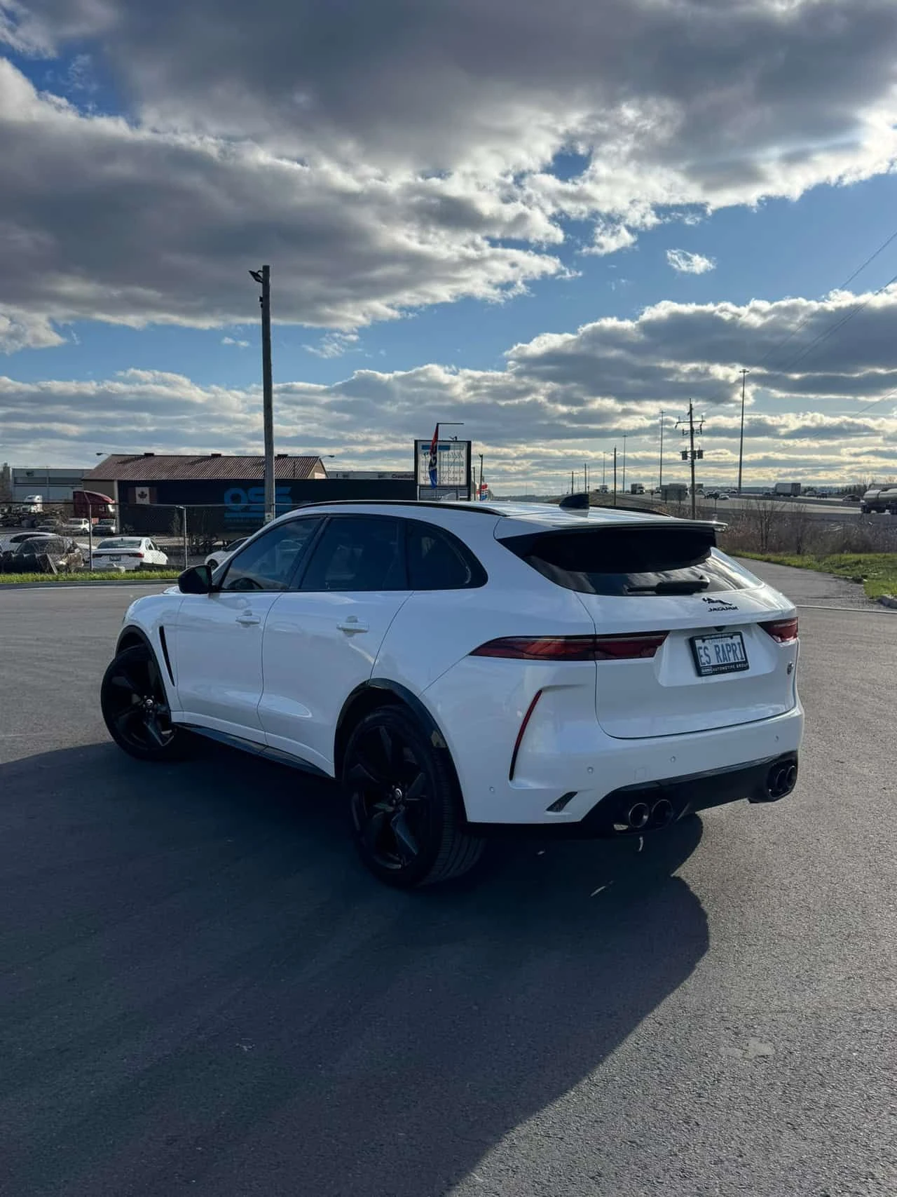 Jaguar F-PACE * SVR * 2 КЛЮЧА* PANO* KEYLESS* ПОДГРЕВ* , снимка 2 - Автомобили и джипове - 54413614