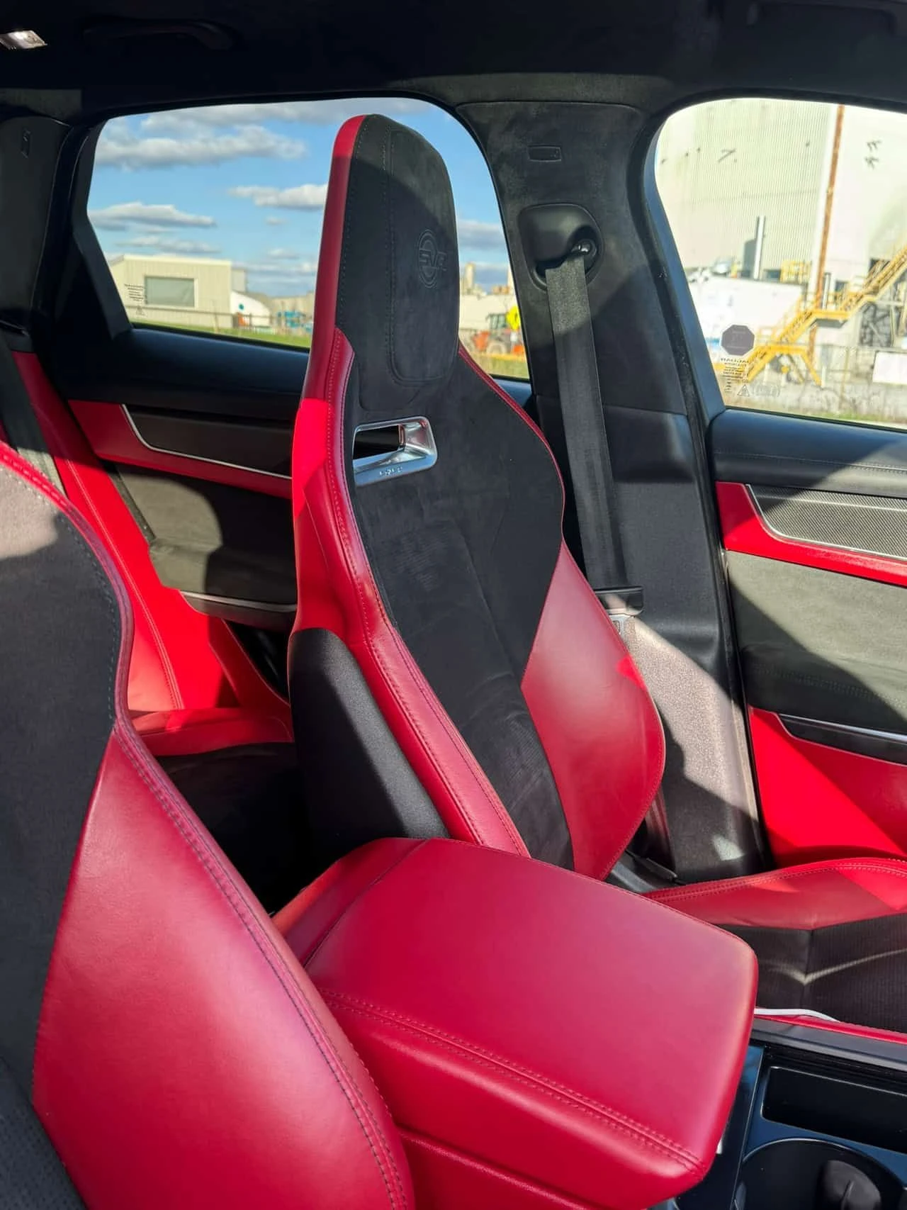 Jaguar F-PACE * SVR * 2 КЛЮЧА* PANO* KEYLESS* ПОДГРЕВ* , снимка 15 - Автомобили и джипове - 54413614