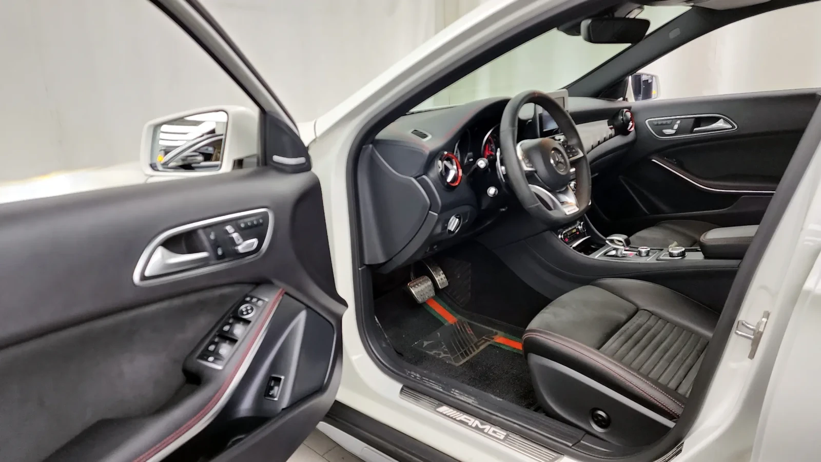 Mercedes-Benz GLA 45 AMG Panorama* , снимка 9 - Автомобили и джипове - 55050860