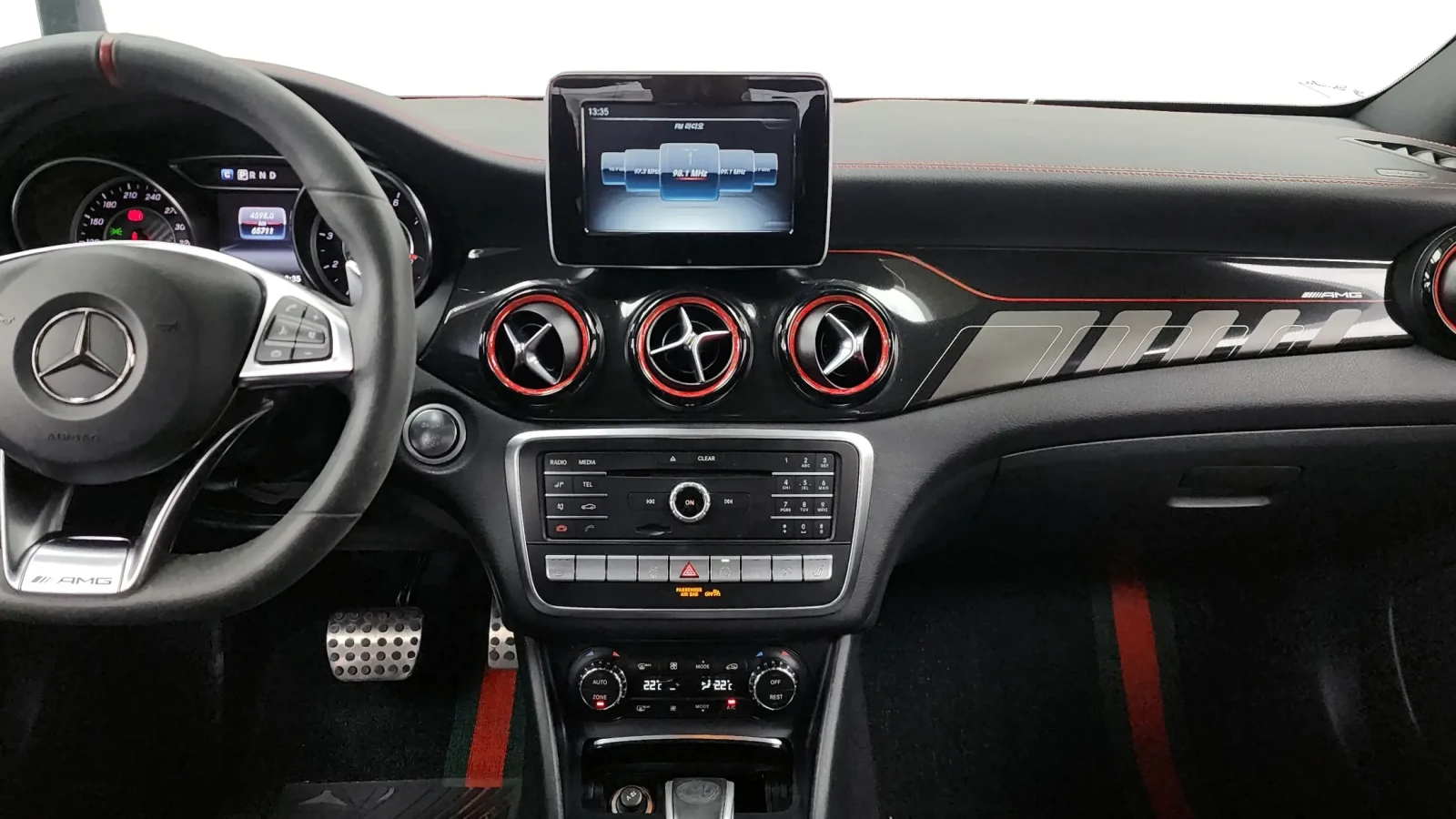 Mercedes-Benz GLA 45 AMG Panorama* , снимка 12 - Автомобили и джипове - 55050860