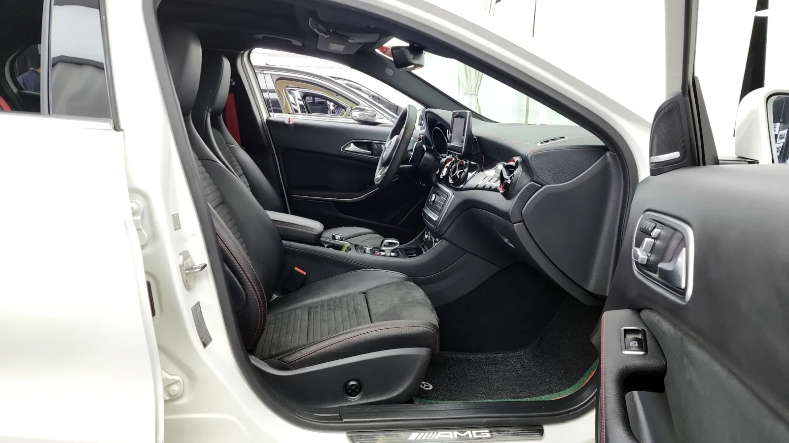 Mercedes-Benz GLA 45 AMG Panorama* , снимка 10 - Автомобили и джипове - 55050860