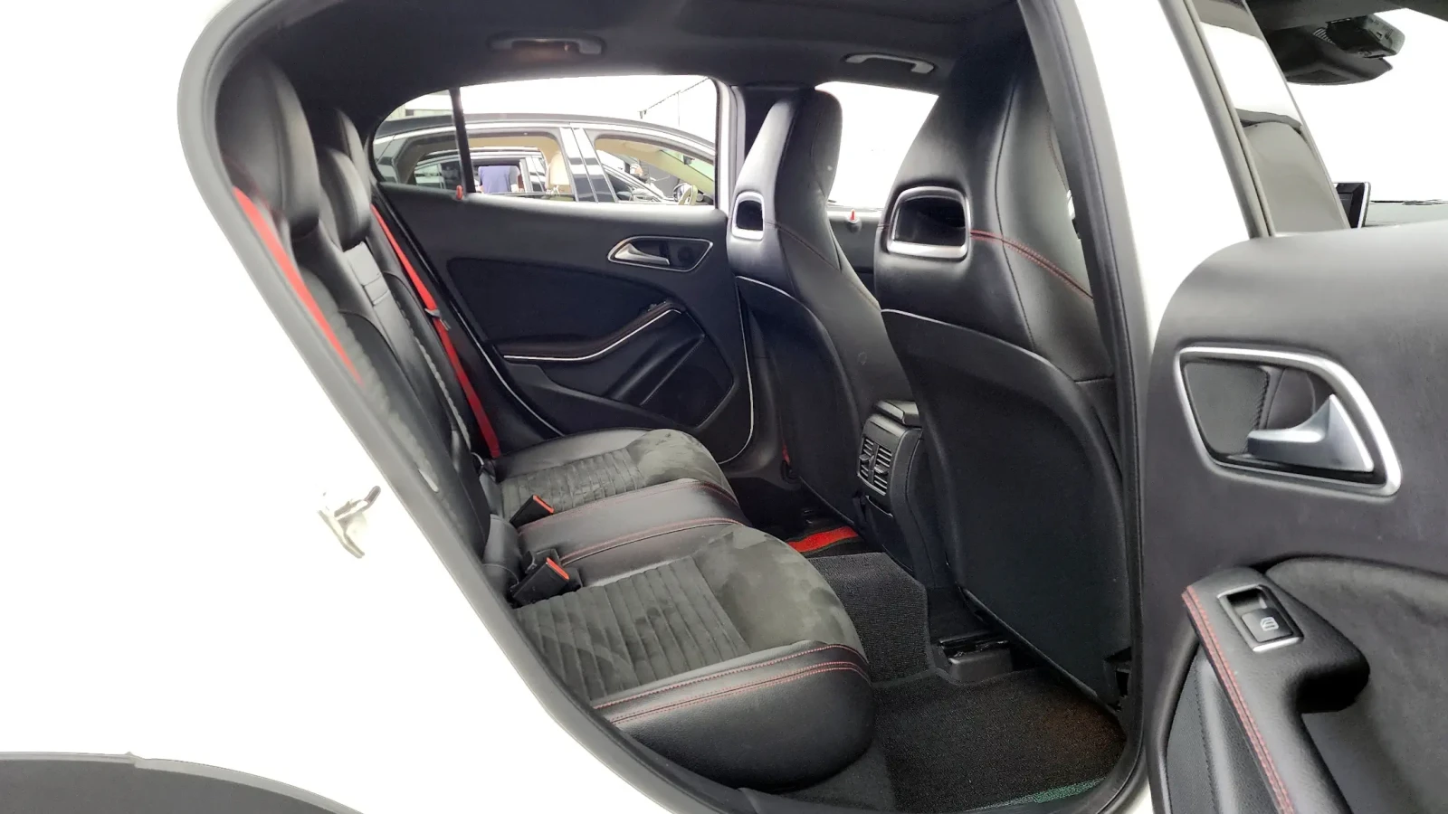 Mercedes-Benz GLA 45 AMG Panorama* , снимка 11 - Автомобили и джипове - 55050860