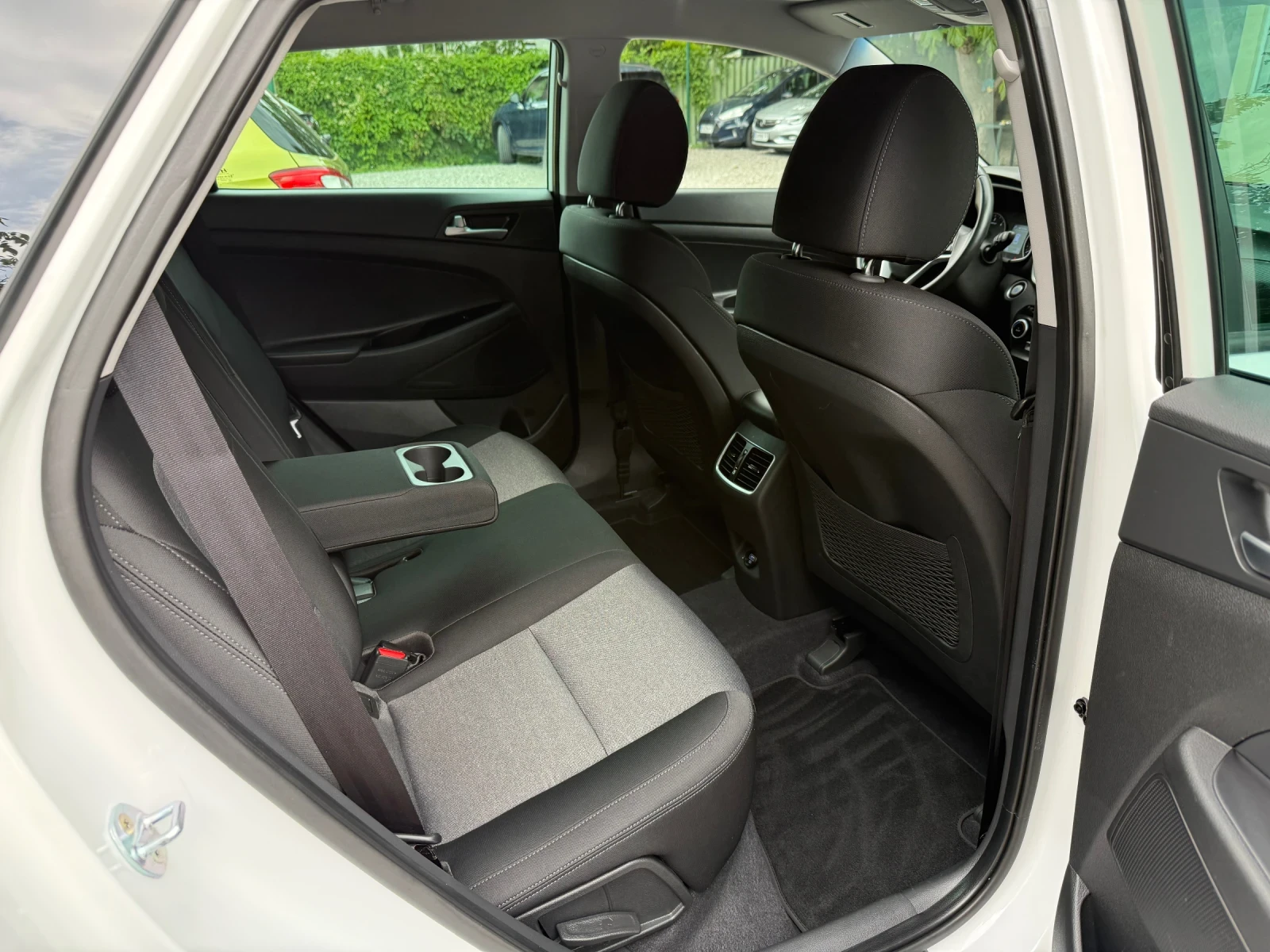 Hyundai Tucson 1.6CRDI Origo - 64000kм! - Facelift - АВТОМАТИК, снимка 10 - Автомобили и джипове - 55215917