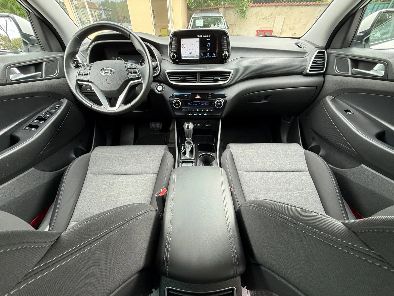 Hyundai Tucson 1.6CRDI Origo - 64000kм! - Facelift - АВТОМАТИК, снимка 11 - Автомобили и джипове - 55215917