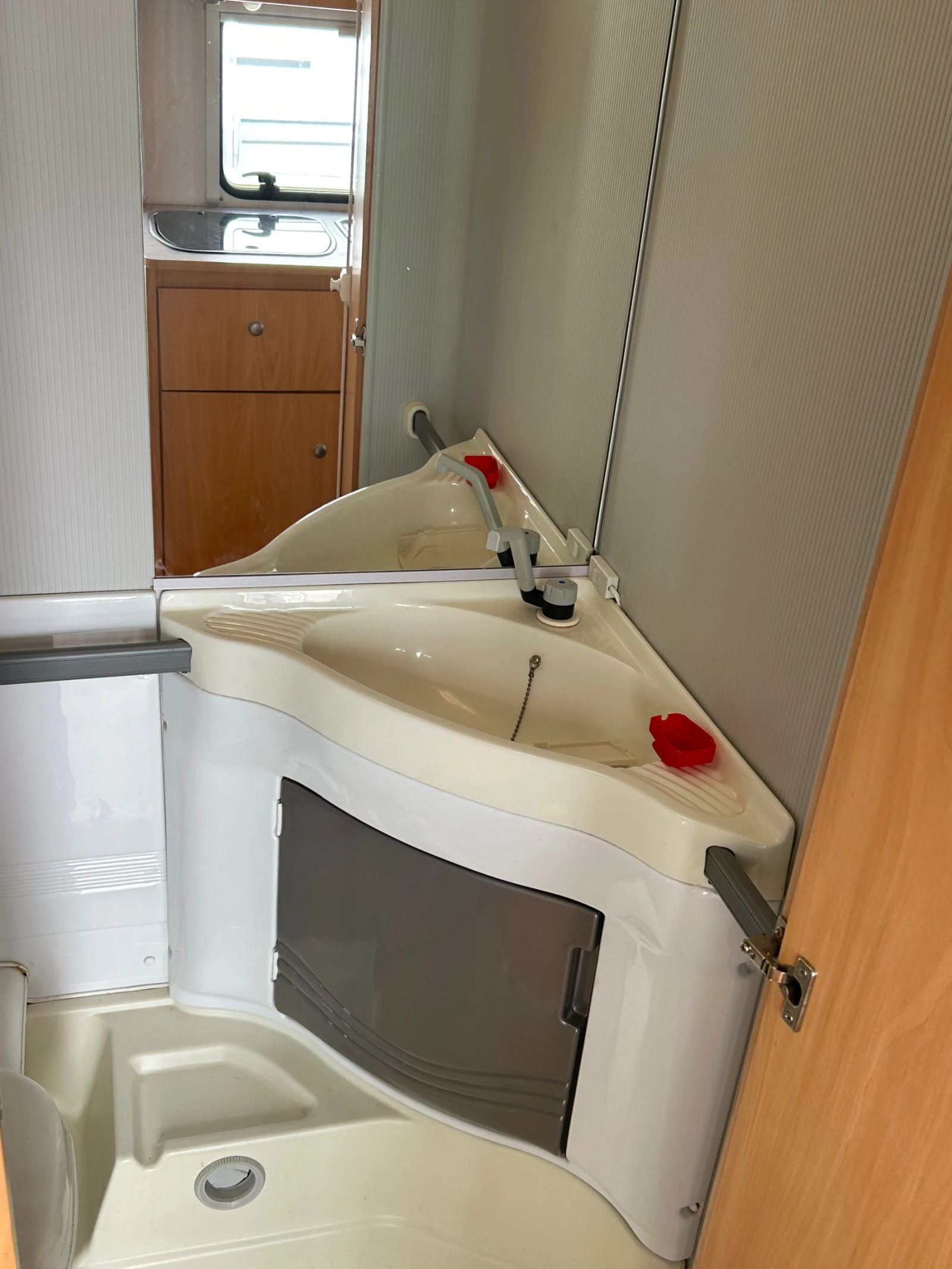  Knaus | Mobile.bg   13