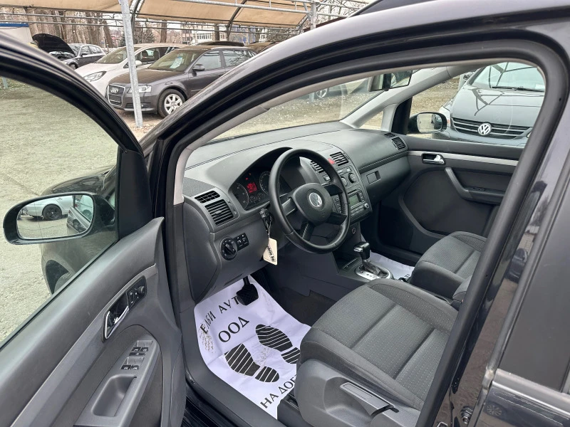 VW Touran 1.9 TDI, снимка 9 - Автомобили и джипове - 44553187