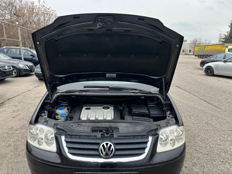 VW Touran 1.9 TDI, снимка 17 - Автомобили и джипове - 44553187