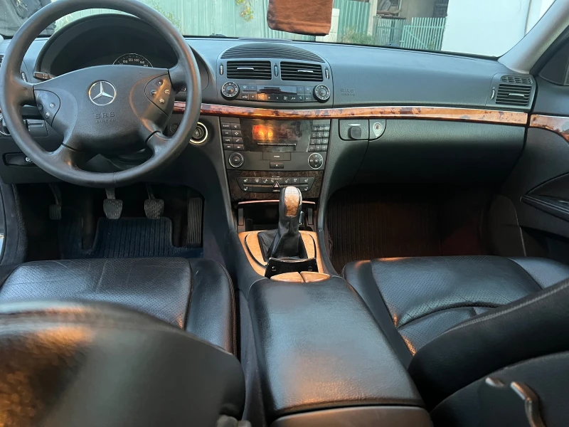 Mercedes-Benz E 270 CDI Elegance, снимка 12 - Автомобили и джипове - 47651166