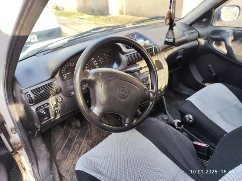 Opel Astra 1.6 i, снимка 10 - Автомобили и джипове - 48633411