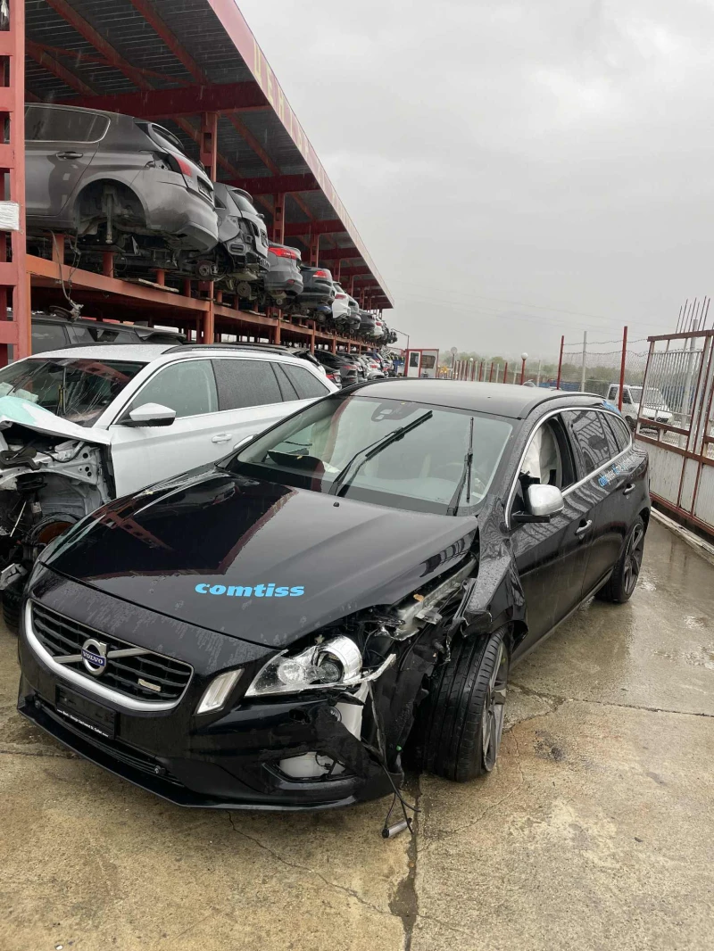 Volvo V60 D5 AWD, снимка 3 - Автомобили и джипове - 51934026