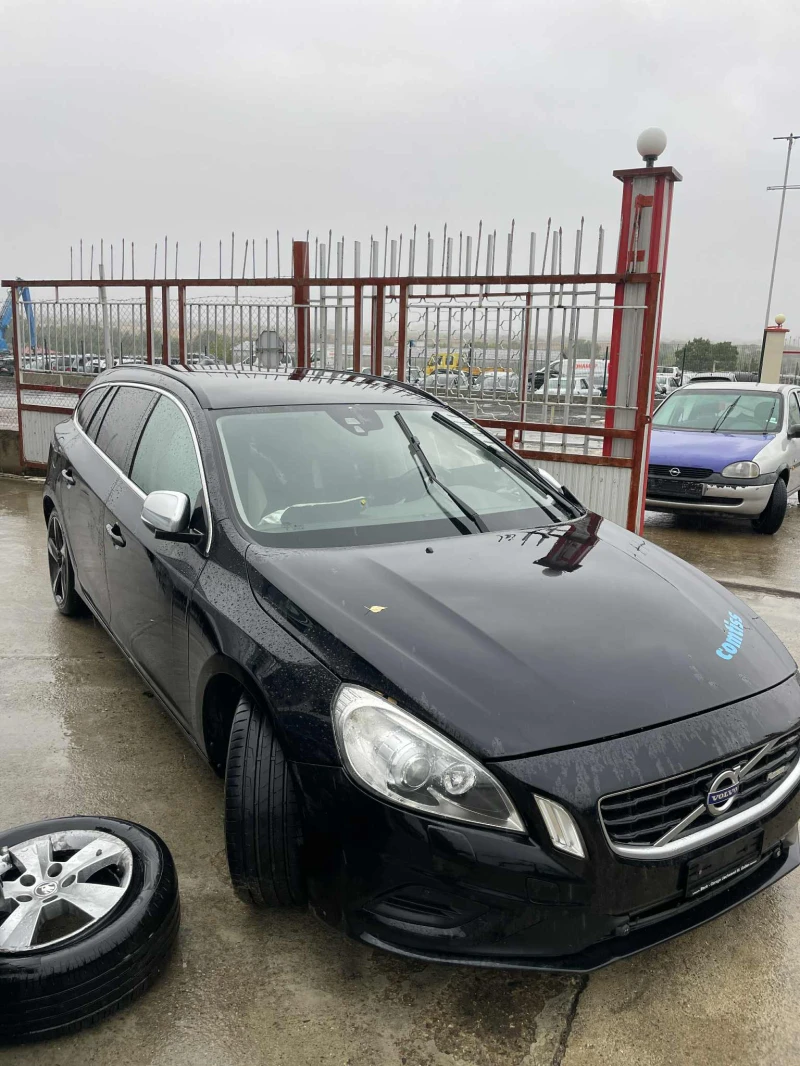 Volvo V60 D5 AWD, снимка 2 - Автомобили и джипове - 51934026