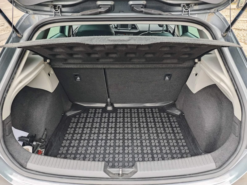 Seat Leon 2.0 TDI/150 PS/DSG/MATRIX/PDC, снимка 17 - Автомобили и джипове - 52897983