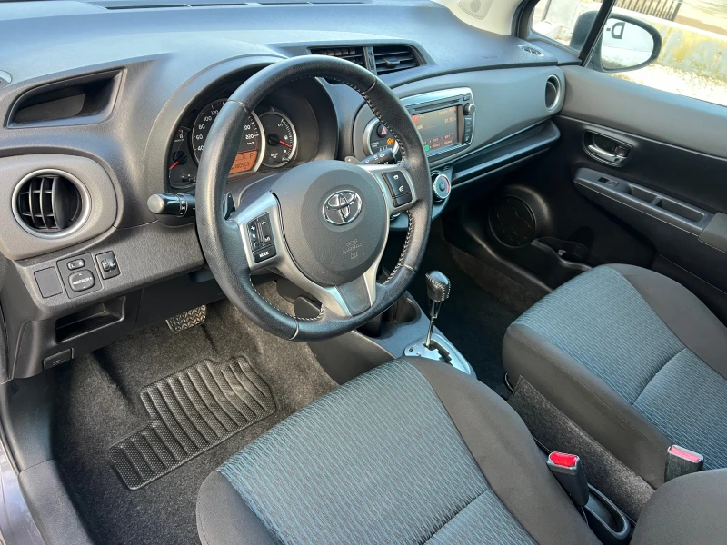 Toyota Yaris 1.3-АВТОМАТИК!, снимка 11 - Автомобили и джипове - 53457112