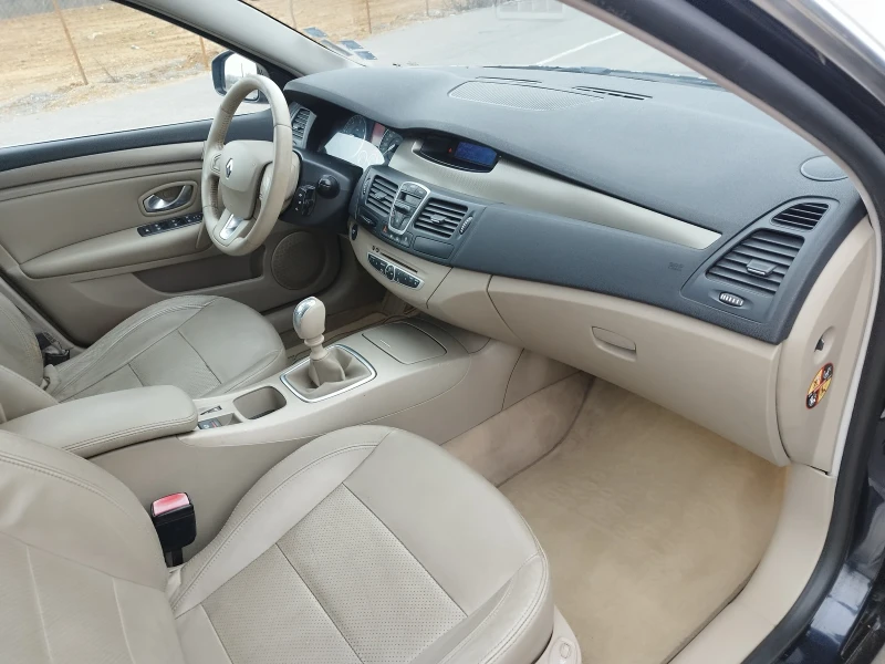 Renault Laguna 2.0 DCi/6 ск./кожа, снимка 7 - Автомобили и джипове - 53501505