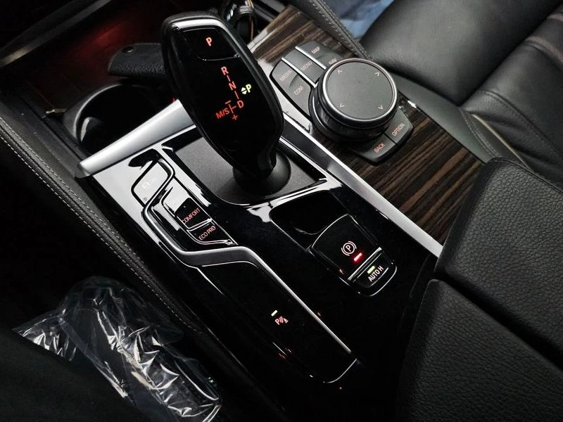BMW 520 i M | BOWERS&W| HEAD UP| PANO| ПАМЕТ| НАУДВАНЕ, снимка 9 - Автомобили и джипове - 55746991
