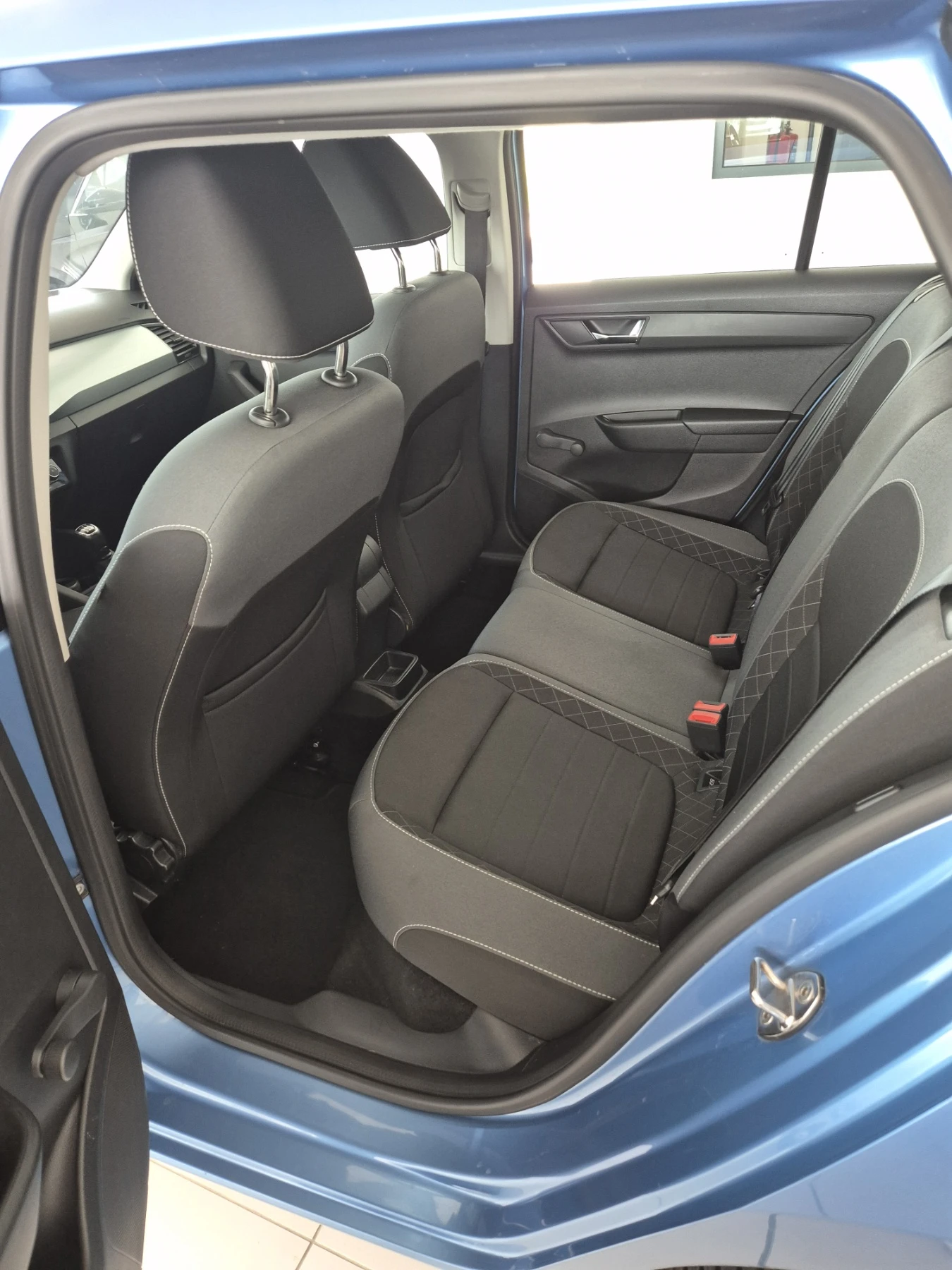 Skoda Fabia 1.0 MPI - изображение 7