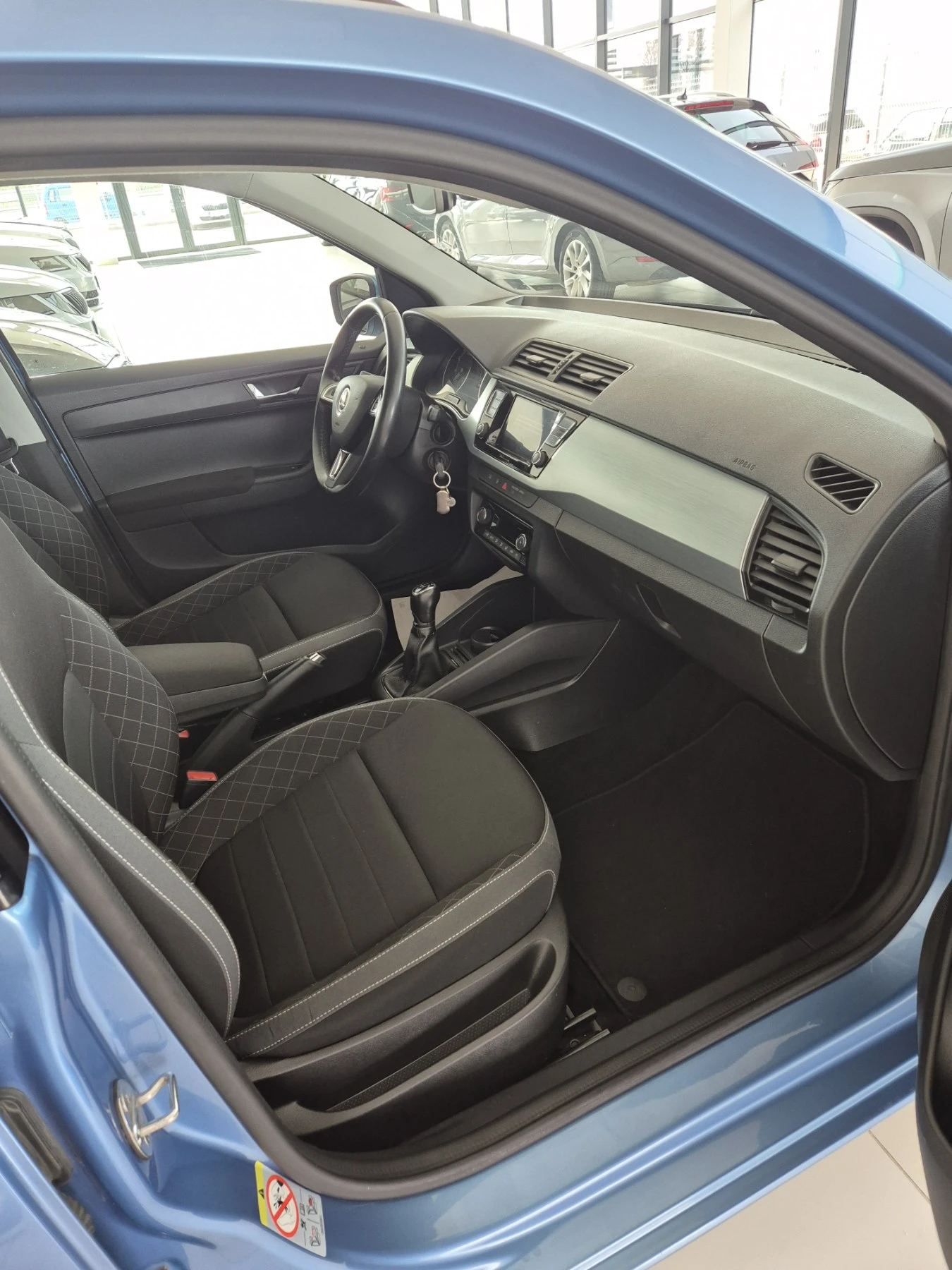 Skoda Fabia 1.0 MPI - изображение 3