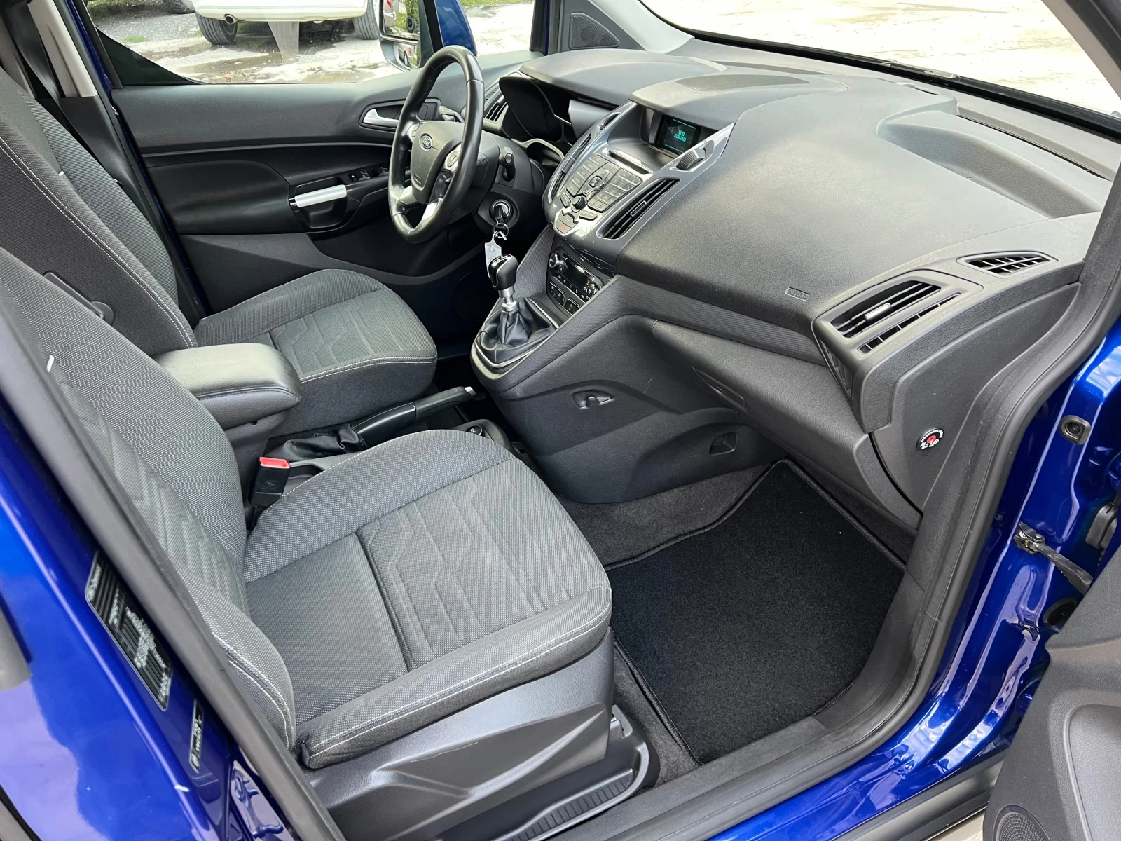 Ford Tourneo Connect 1.5D ОБСЛУЖЕН ШВЕЙЦАРИЯ - изображение 9