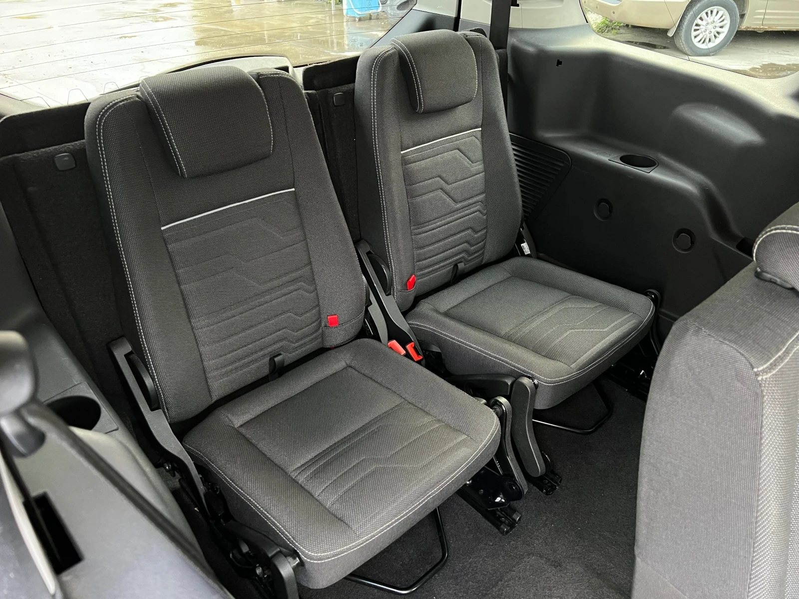 Ford Tourneo Connect 1.5D ОБСЛУЖЕН ШВЕЙЦАРИЯ - изображение 7