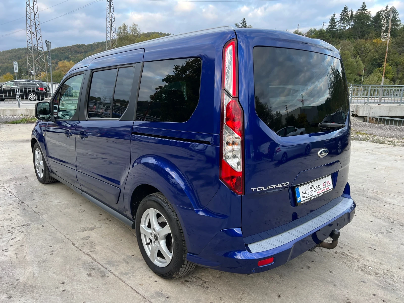 Ford Tourneo Connect 1.5D ОБСЛУЖЕН ШВЕЙЦАРИЯ - изображение 4