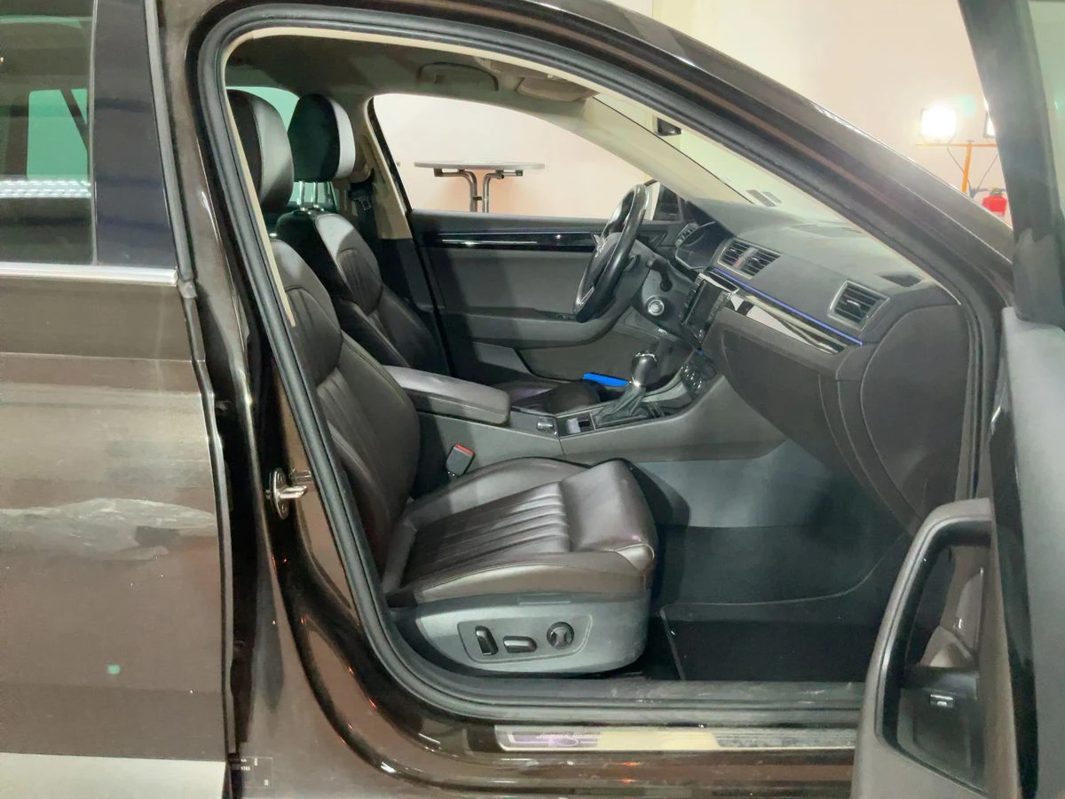 Skoda Superb 2.0TDI 190кс.* L&K* Дистроник* Canton* Keyless - изображение 8