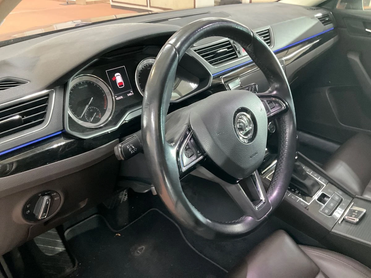 Skoda Superb 2.0TDI 190кс.* L&K* Дистроник* Canton* Keyless - изображение 6