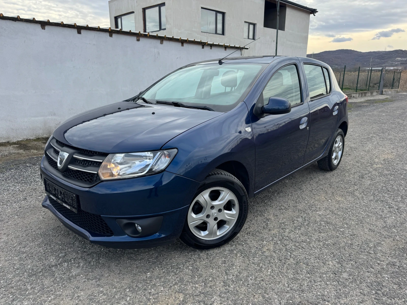 Dacia Sandero 1.2i * NAVI*  | Mobile.bg � ����������� 1