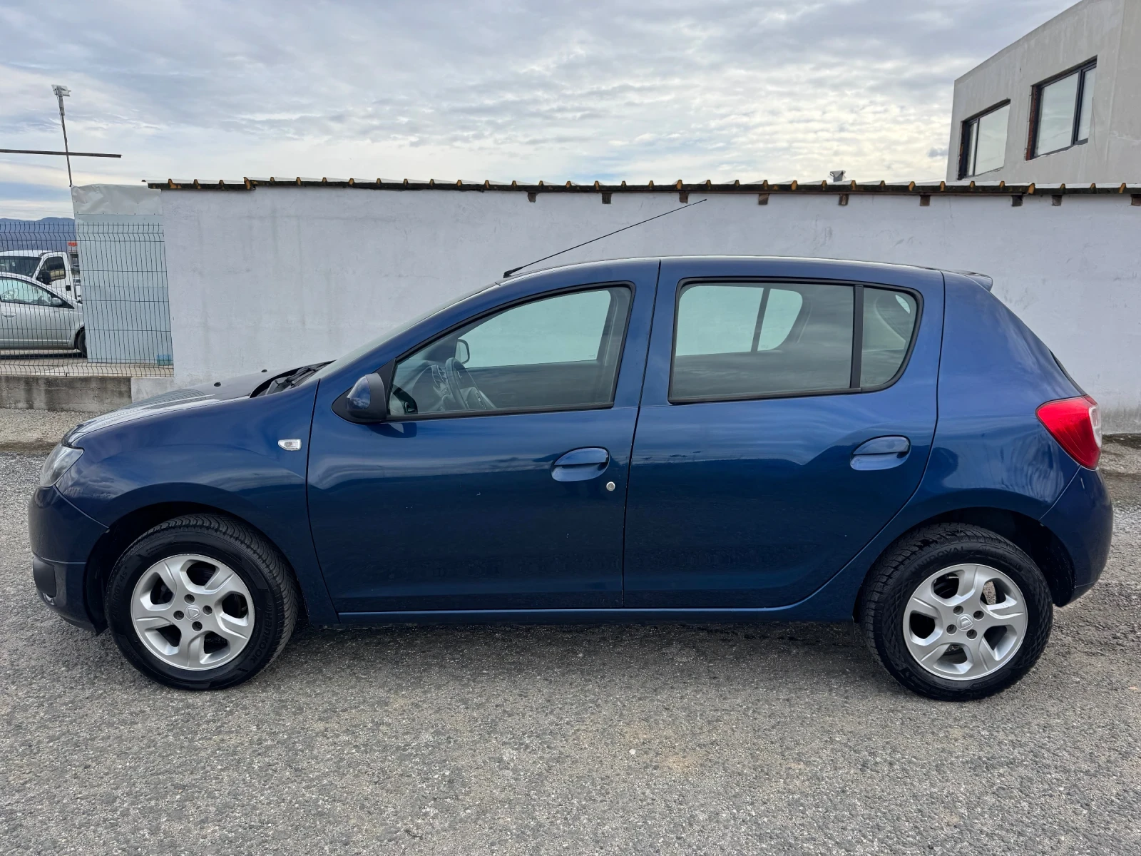 Dacia Sandero 1.2i * NAVI*  - изображение 8