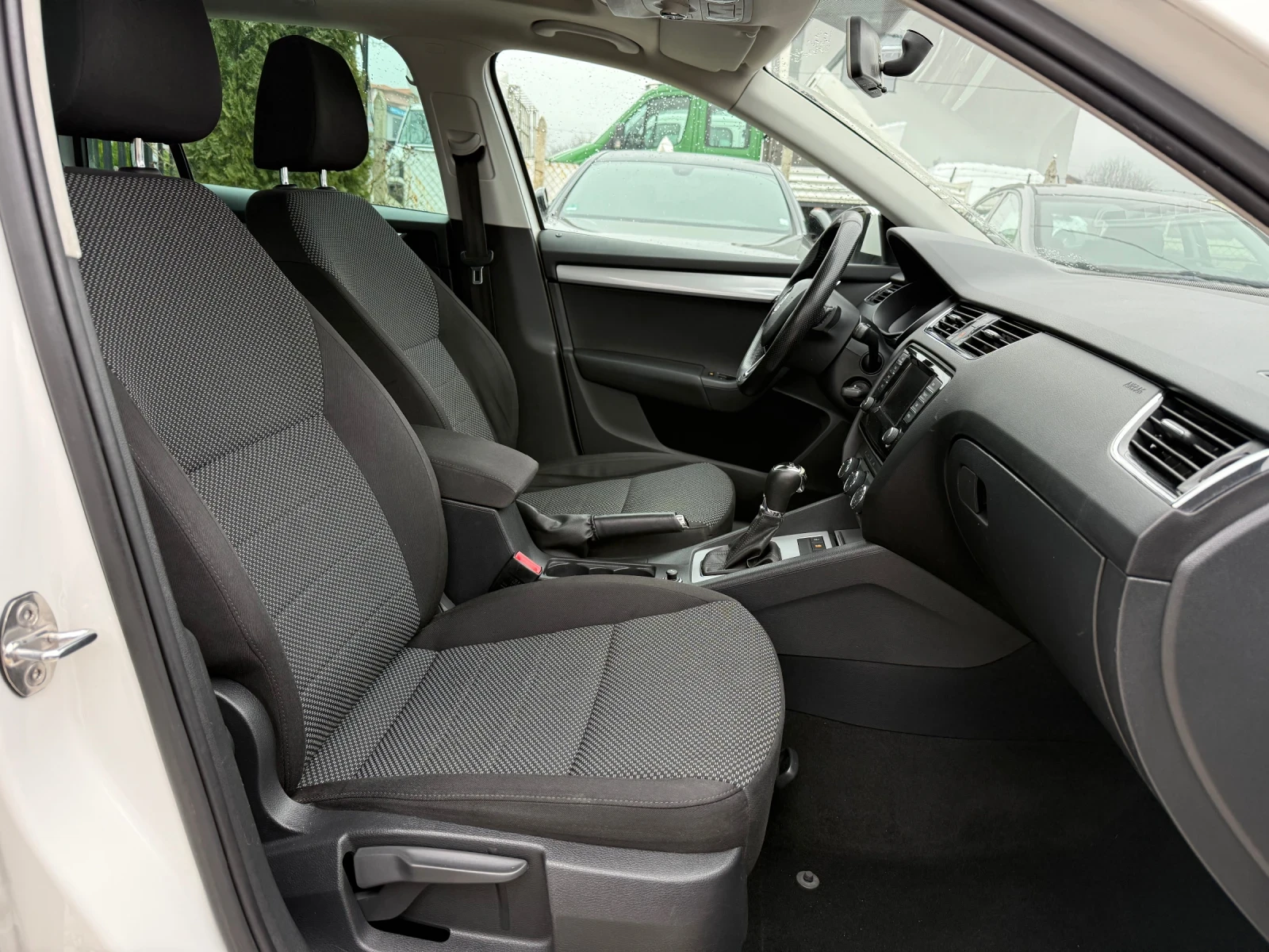 Skoda Octavia 1.6TDI DSG PANO - изображение 9