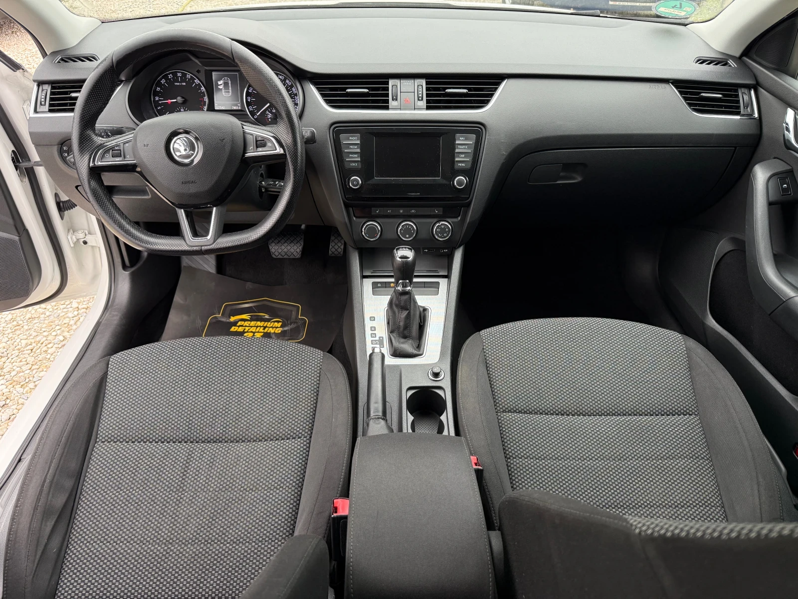 Skoda Octavia 1.6TDI DSG PANO - изображение 7