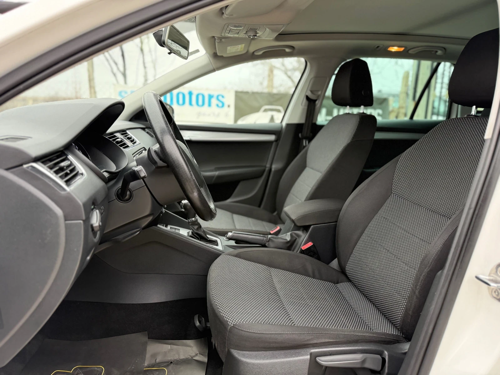 Skoda Octavia 1.6TDI DSG PANO - изображение 5