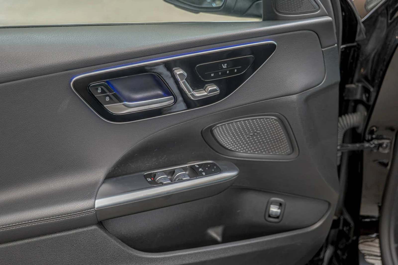 Mercedes-Benz C 200 d/Подгрев/Шибедах/Ambient/MBUX, снимка 8 - Автомобили и джипове - 53998586